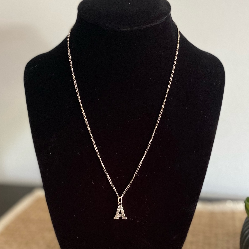 VINTAGE STERLING SILVER LETTER A PENDANT NECKLACE
